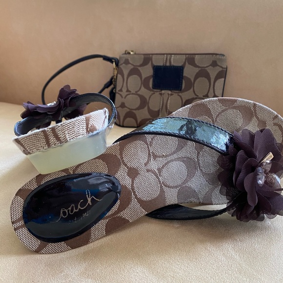 Coach Signature WRISTLET ONLY - Picture 2 of 5